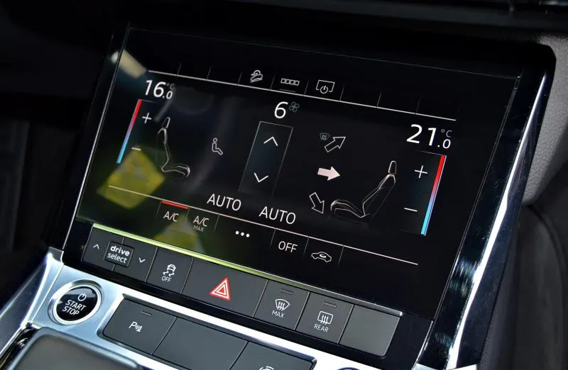 AUDI e-tron -