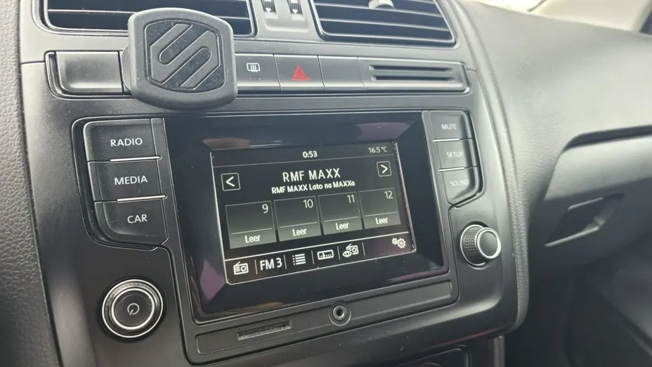 VOLKSWAGEN Polo -