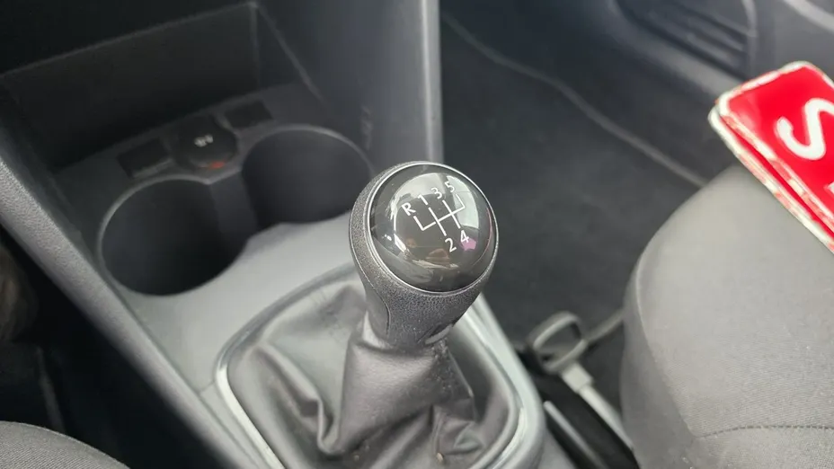 VOLKSWAGEN Polo -
