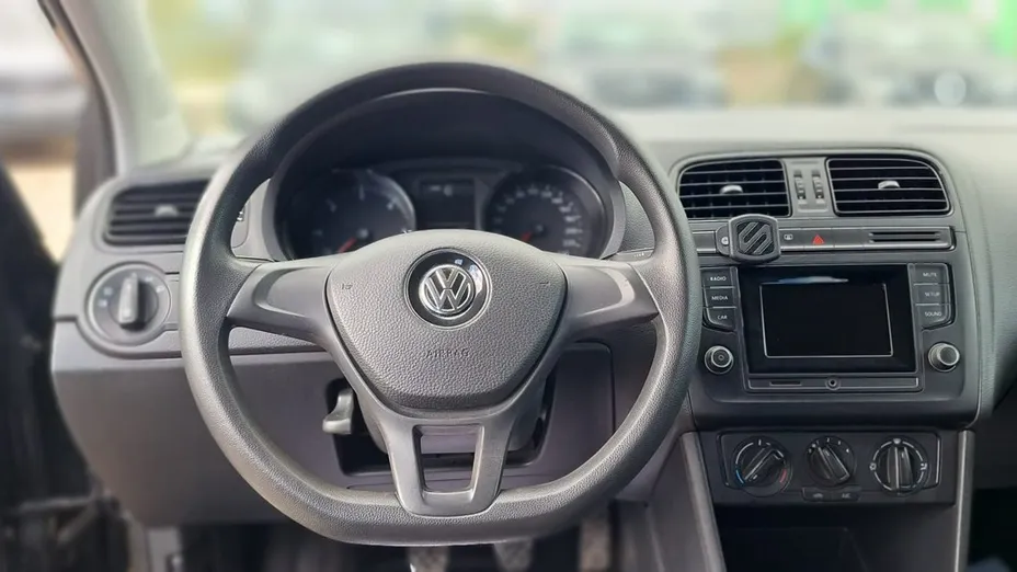 VOLKSWAGEN Polo -