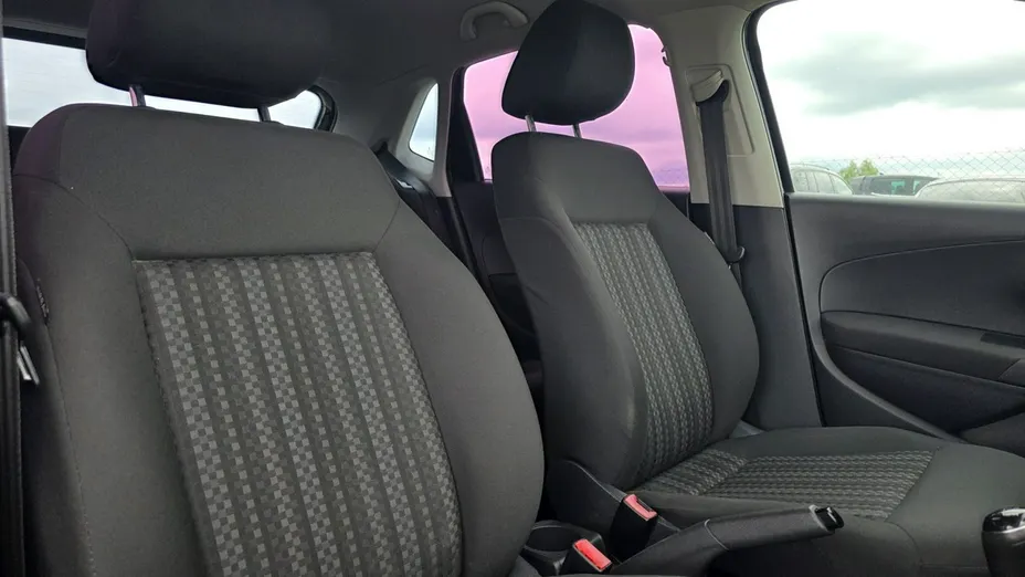 VOLKSWAGEN Polo -