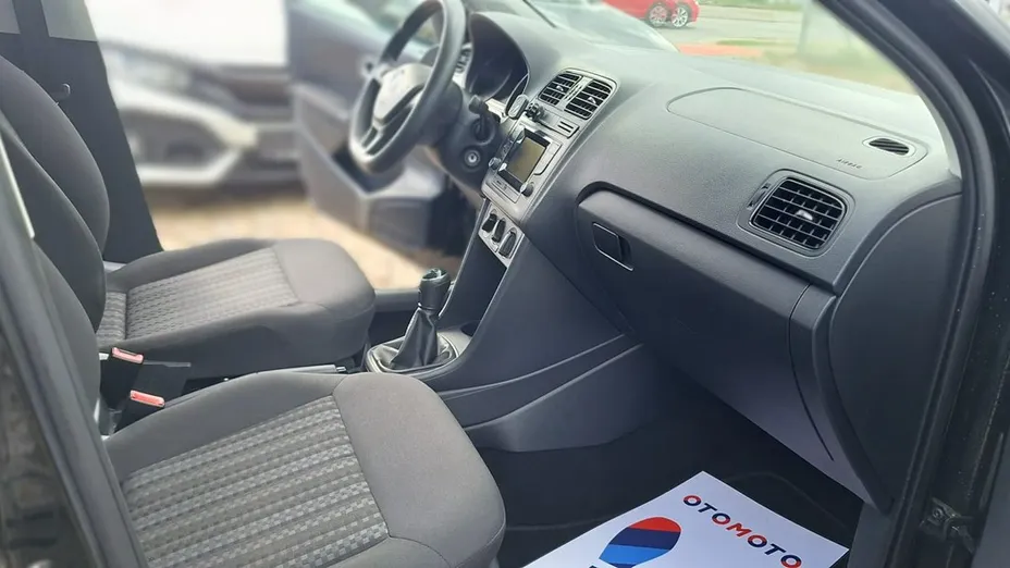 VOLKSWAGEN Polo -
