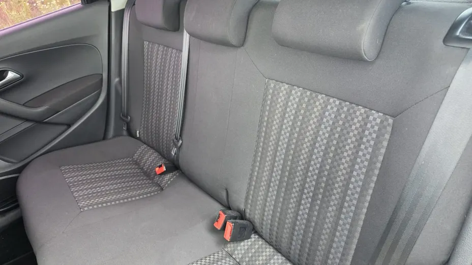 VOLKSWAGEN Polo -