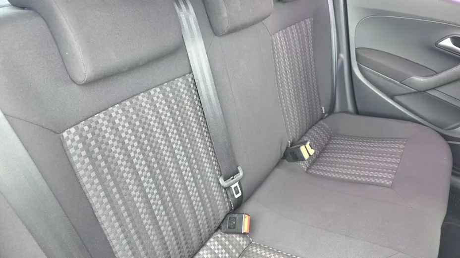 VOLKSWAGEN Polo -