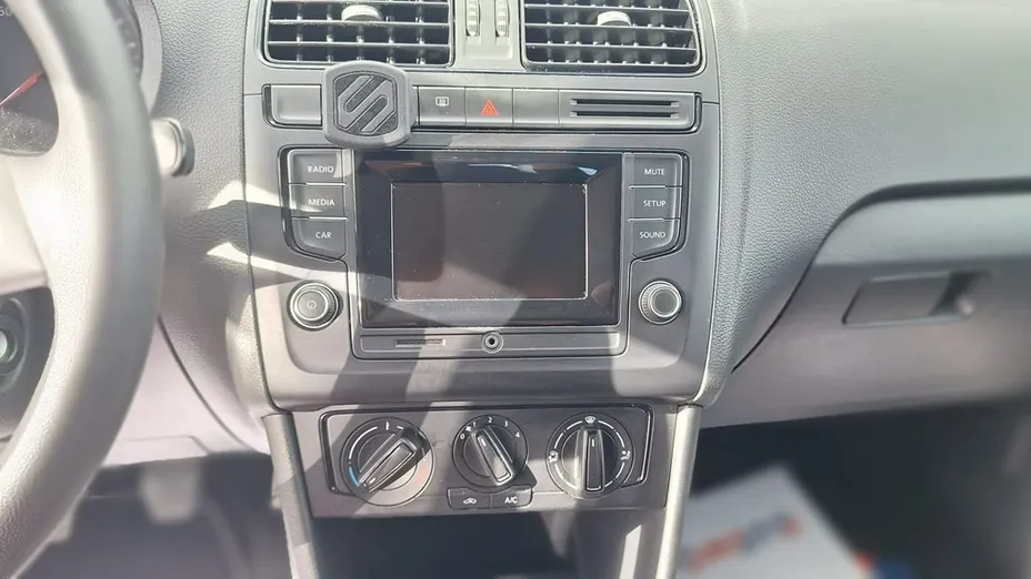 VOLKSWAGEN Polo -