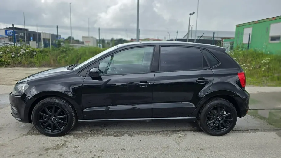VOLKSWAGEN Polo -