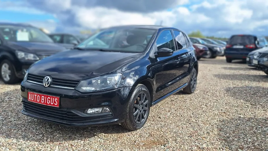 VOLKSWAGEN Polo -
