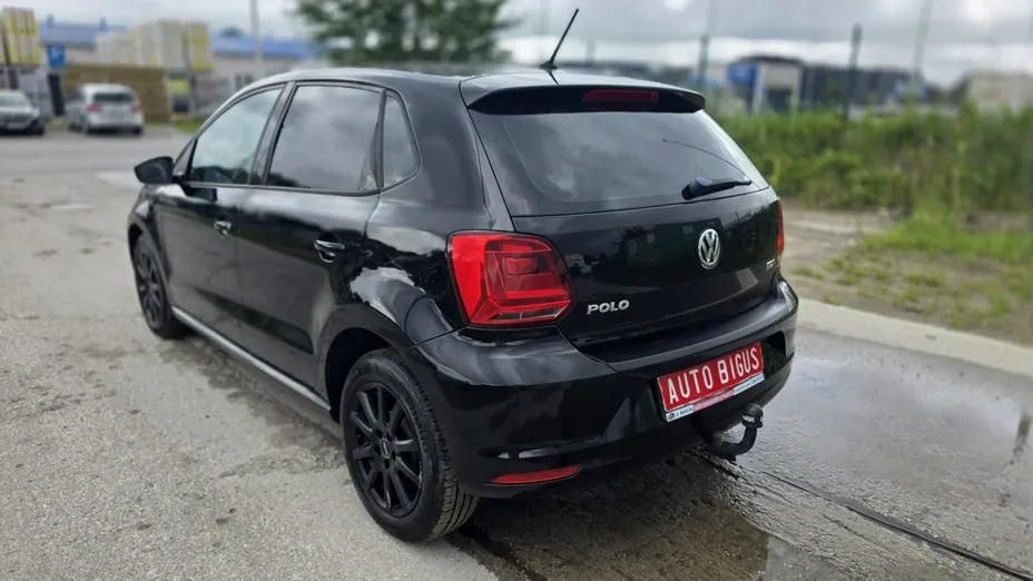 VOLKSWAGEN Polo -