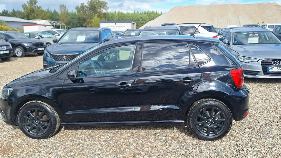 VOLKSWAGEN Polo -