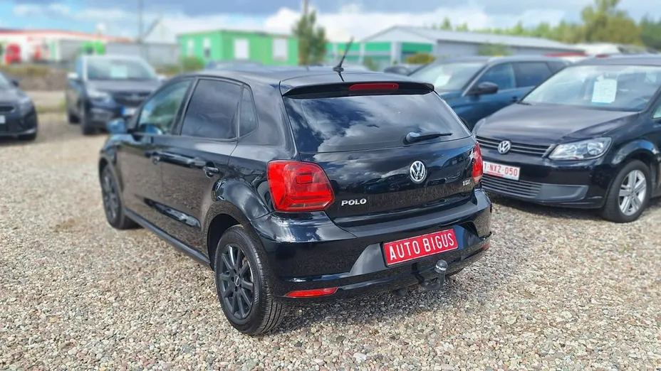 VOLKSWAGEN Polo -