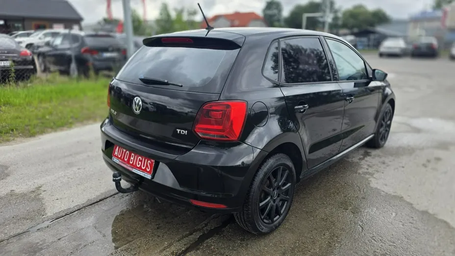 VOLKSWAGEN Polo -