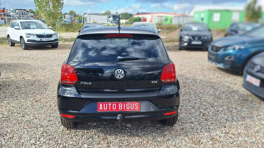 VOLKSWAGEN Polo -