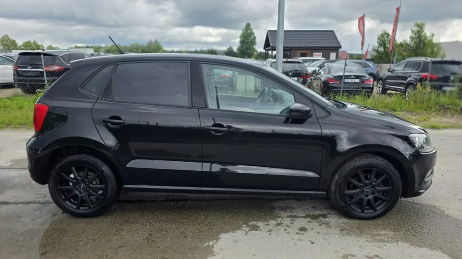 VOLKSWAGEN Polo -