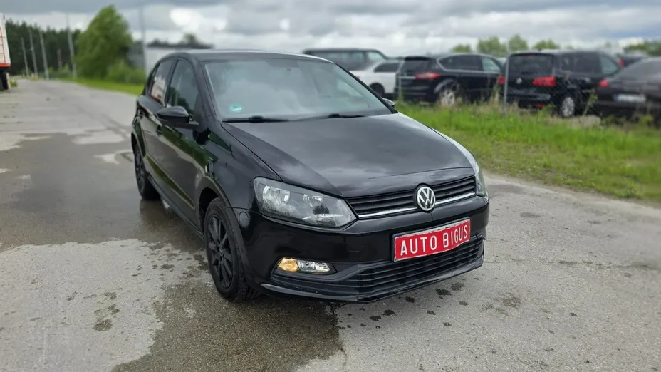 VOLKSWAGEN Polo -