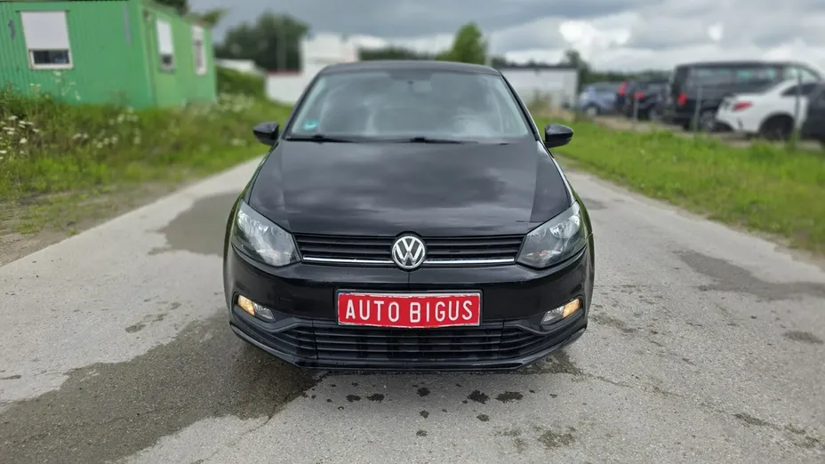 VOLKSWAGEN Polo -