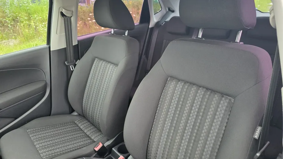 VOLKSWAGEN Polo -