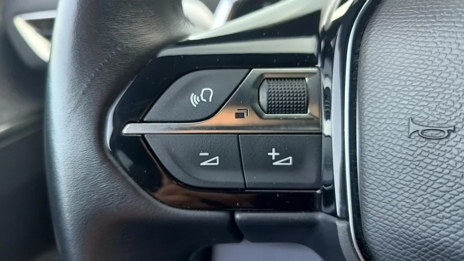 PEUGEOT 3008 -