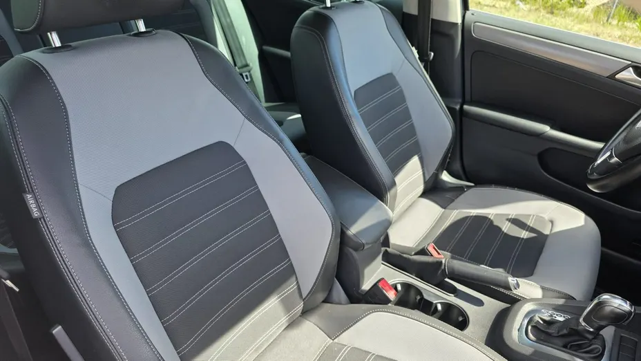 VOLKSWAGEN Jetta -