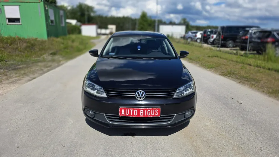 VOLKSWAGEN Jetta -