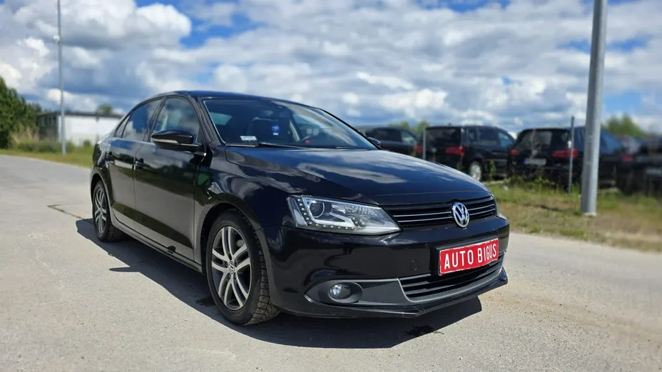 VOLKSWAGEN Jetta -
