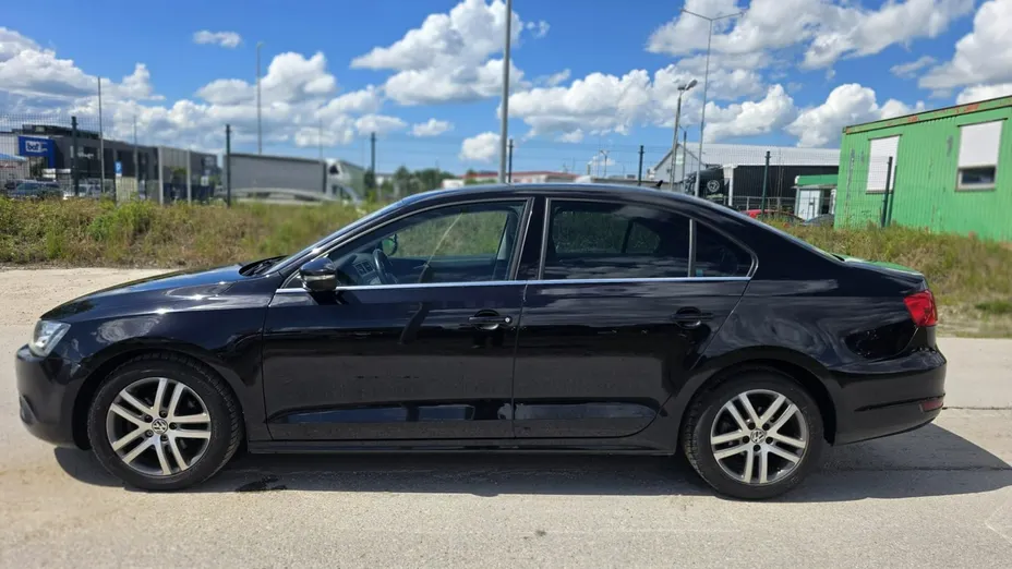 VOLKSWAGEN Jetta -