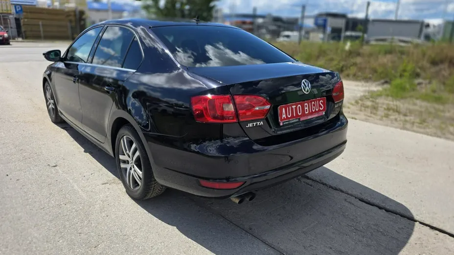 VOLKSWAGEN Jetta -