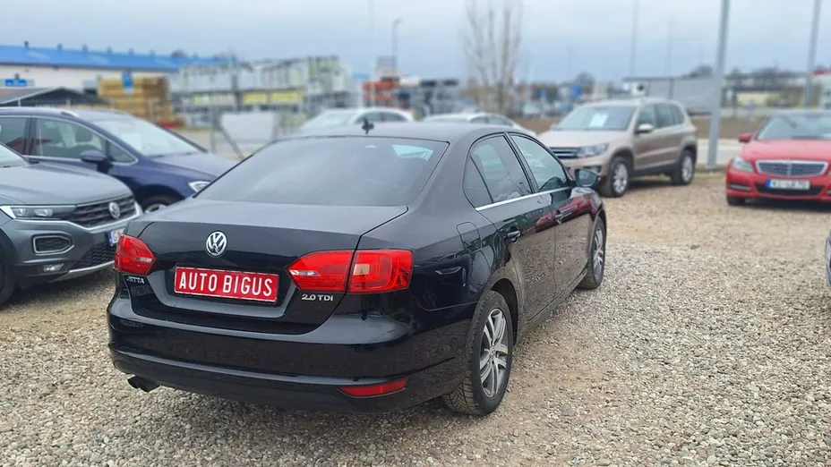 VOLKSWAGEN Jetta -