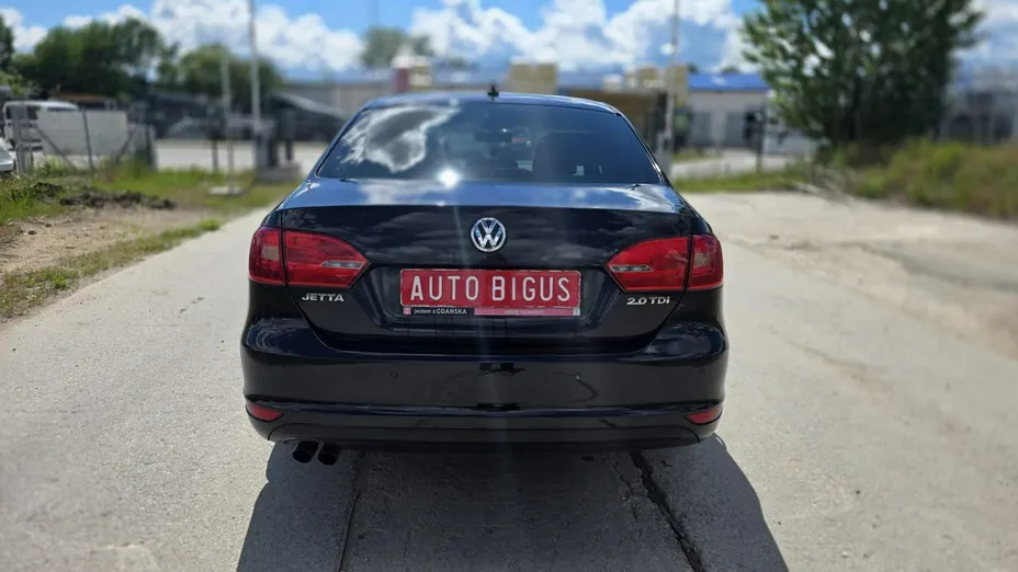 VOLKSWAGEN Jetta -