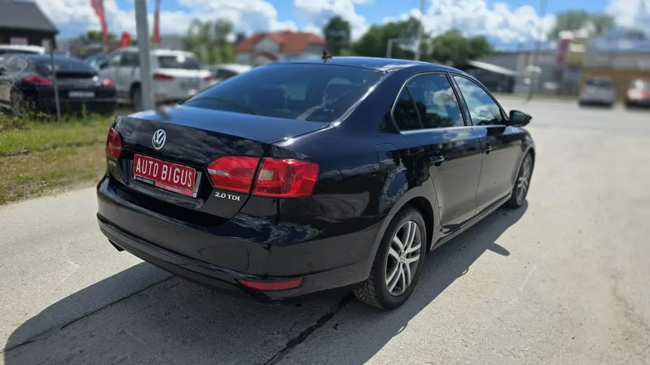VOLKSWAGEN Jetta -