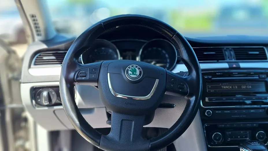 SKODA Superb -