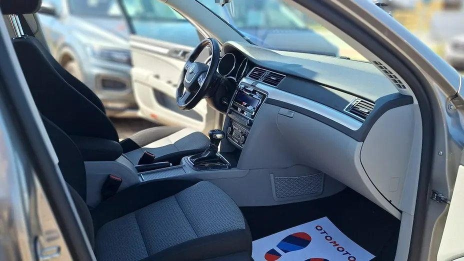SKODA Superb -