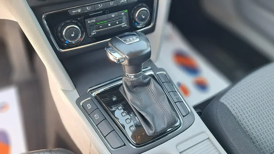 SKODA Superb -