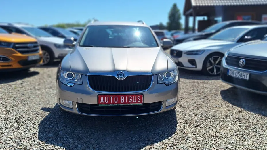 SKODA Superb -