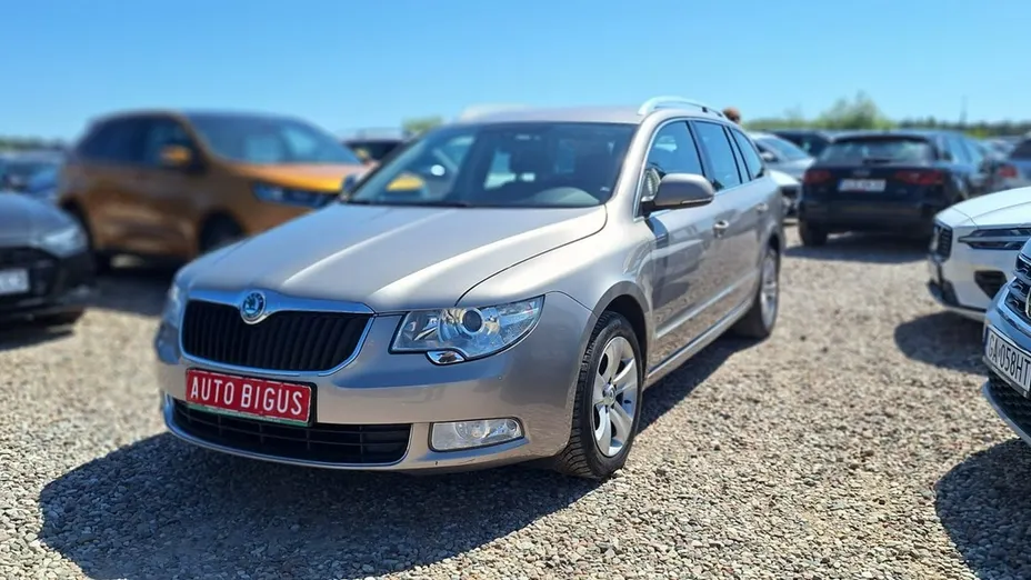 SKODA Superb -