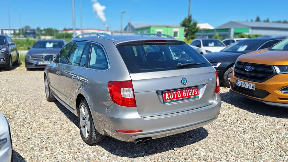 SKODA Superb -