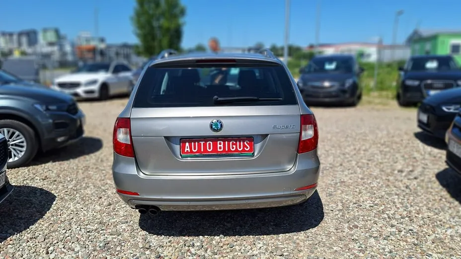 SKODA Superb -