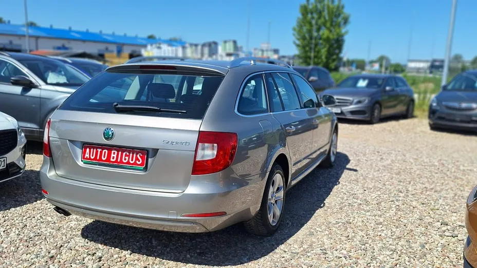 SKODA Superb -