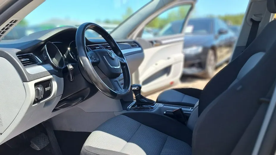SKODA Superb -