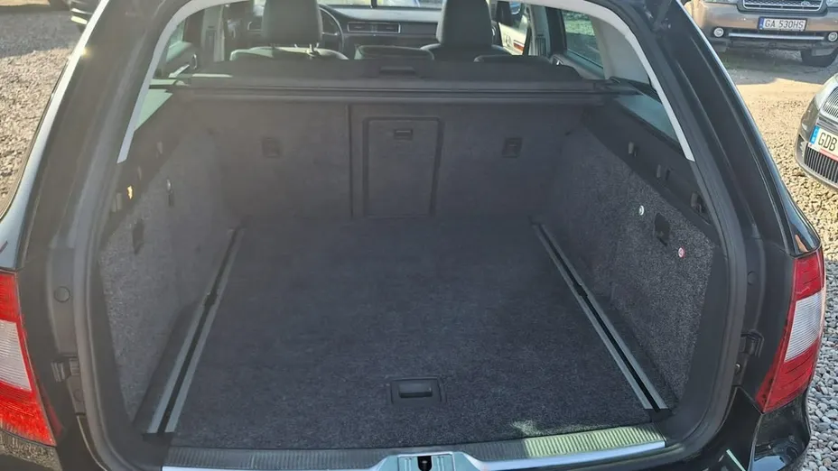 SKODA Superb -