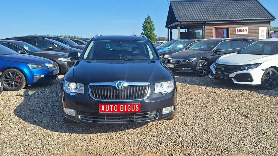 SKODA Superb -