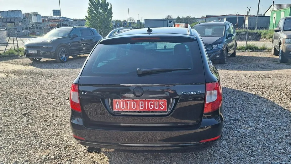 SKODA Superb -