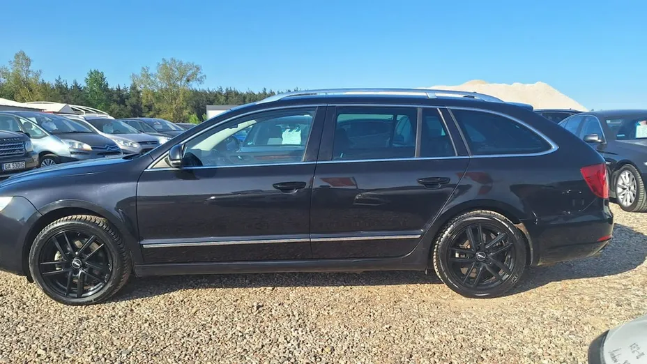 SKODA Superb -