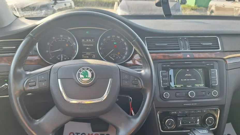SKODA Superb -