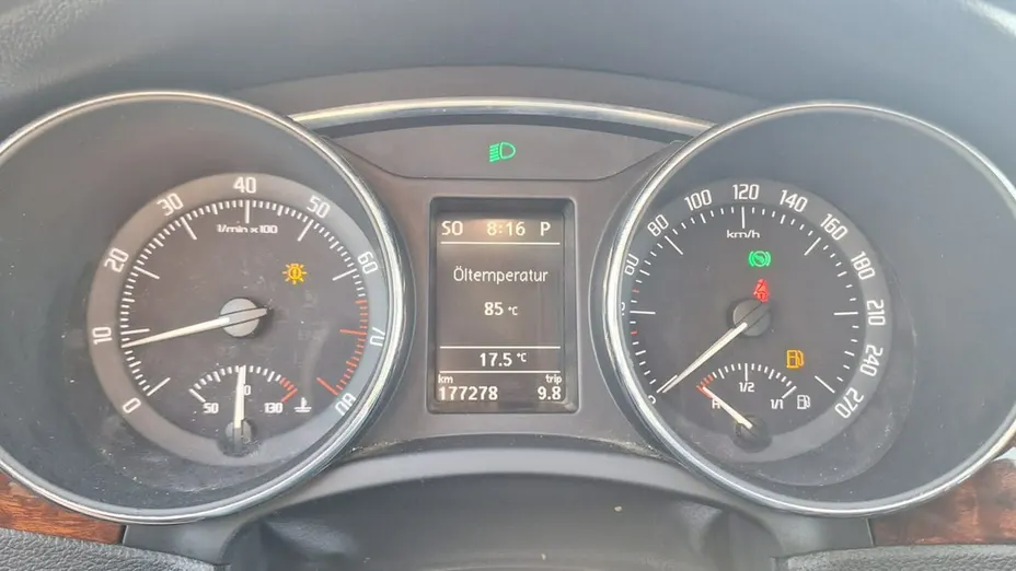 SKODA Superb -