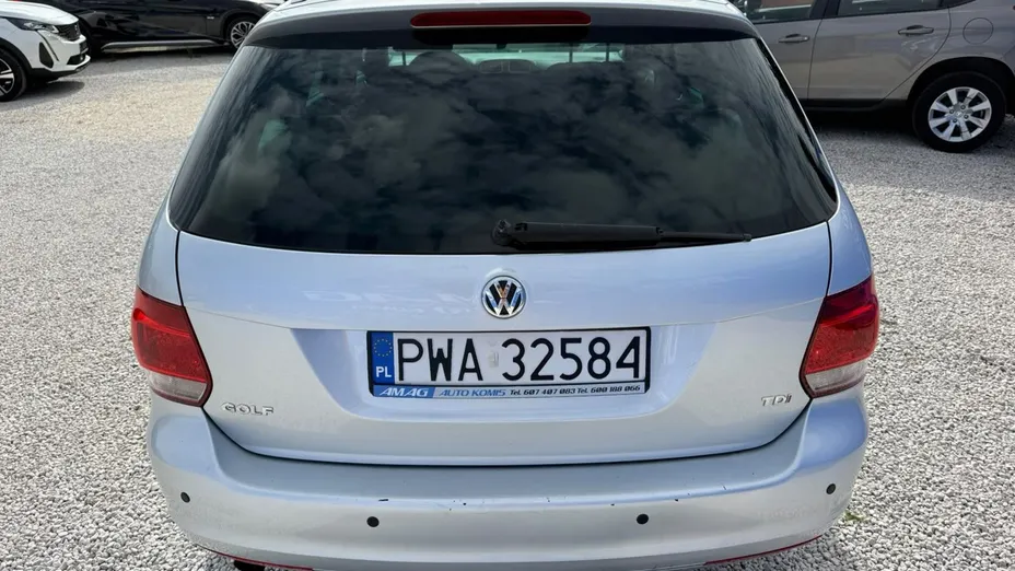 VOLKSWAGEN Golf -