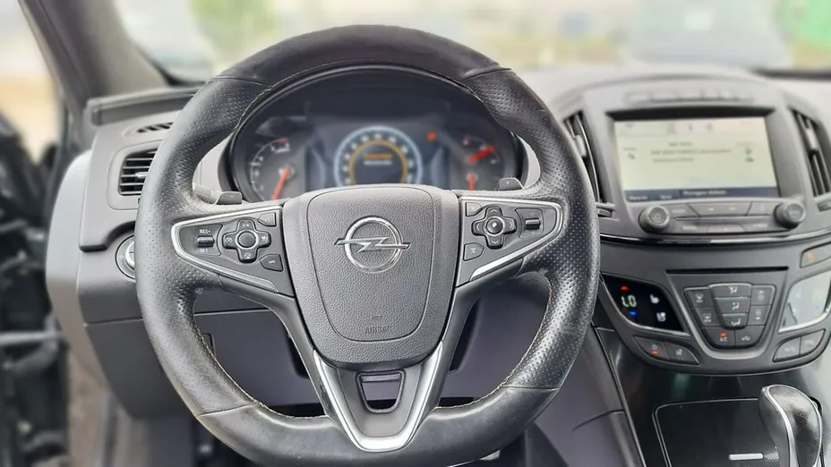 OPEL Insignia -