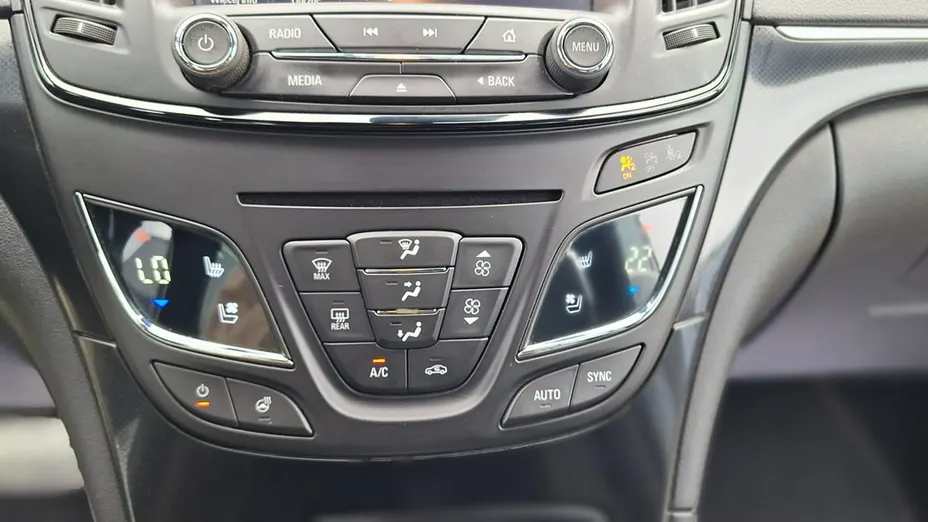 OPEL Insignia -