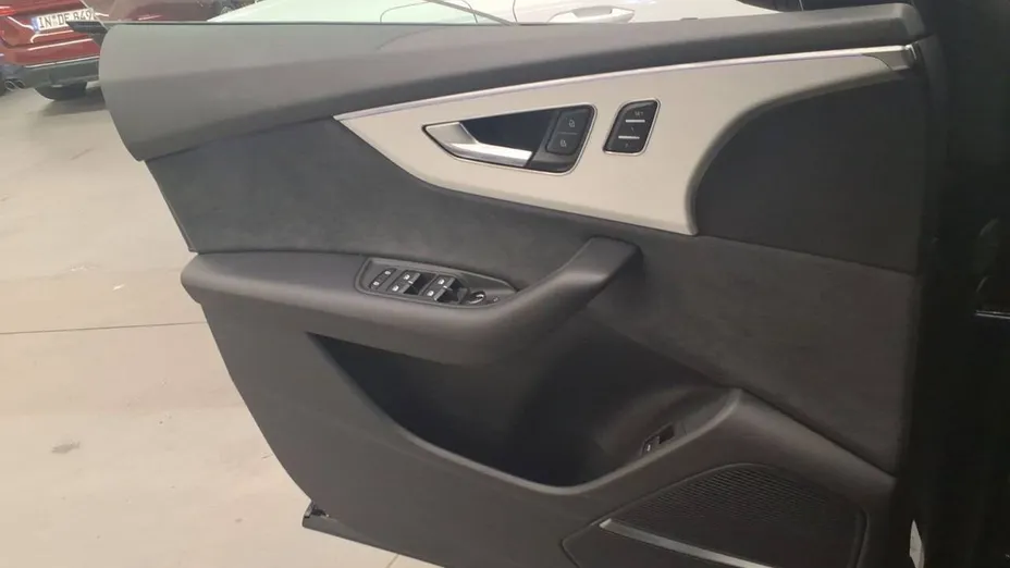AUDI Q8 -