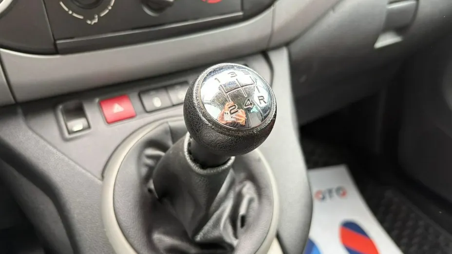 PEUGEOT Partner -