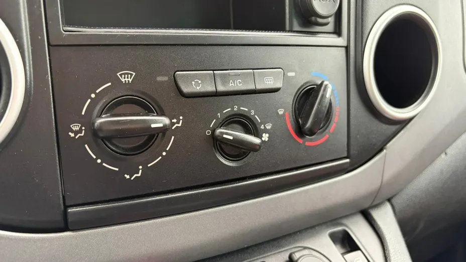 PEUGEOT Partner -